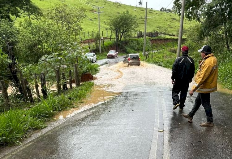 Temporal Causa Alagamento em Piracaia