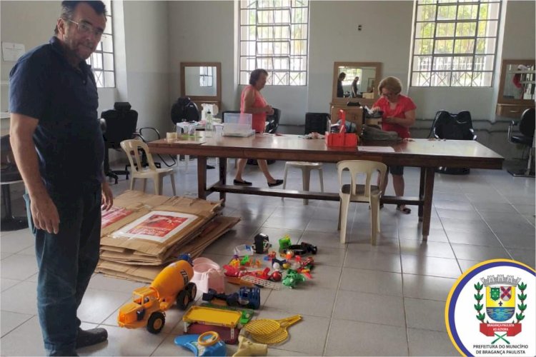 A Campanha Natal Social de Bragança Paulista está arrecadando e produzindo brinquedos