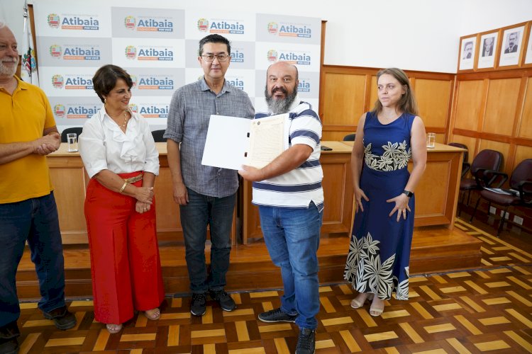 Prefeitura de Atibaia Entrega 18 Títulos de Propriedade no Loteamento Mirante da Pedra Grande