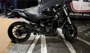 POLÍCIA MILITAR PRENDE INDIVÍDUOS COM MOTOCICLETA FURTADA EM BOM JESUS DOS PERDÕES