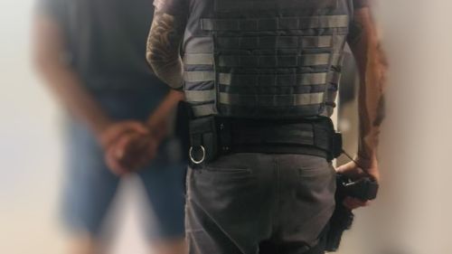 POLICIAL MILITAR É ATACADO POR CACHORRO DURANTE PRISÃO DE PROCURADO EM ATIBAIA