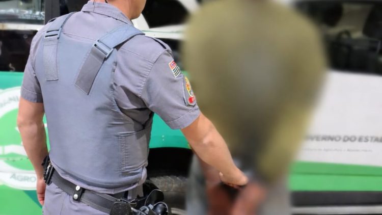 PM CAPTURA PROCURADO POR HOMICÍDIO NA PRAÇA DOMINGOS SEGURADO, EM JOANÓPOLIS