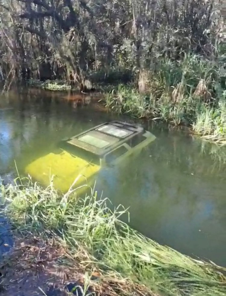 CARRO SUBMERSO É ENCONTRADO EM RIO NA DIVISA ENTRE BOM JESUS DOS PERDÕES E NAZARÉ PAULISTA